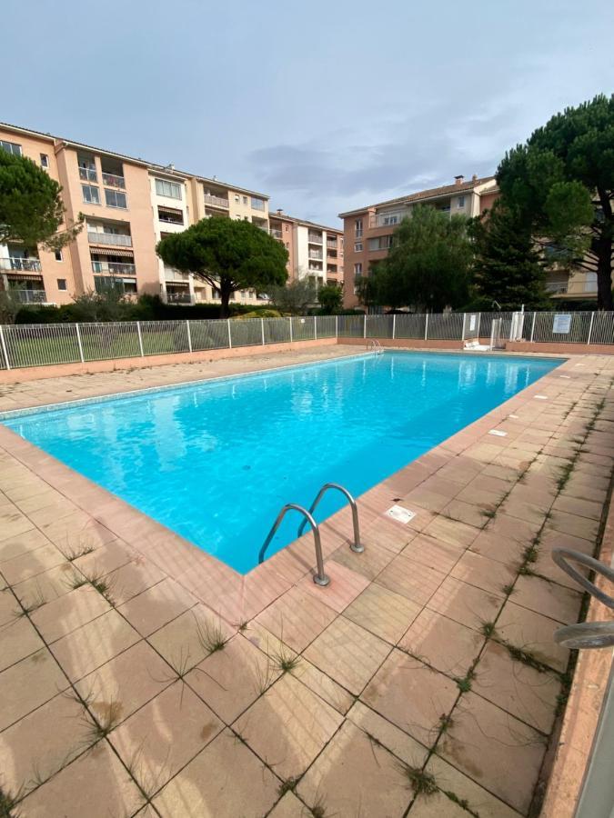 Studio Dans Residence Avec Piscine Et Tennis Fréjus Exterior foto